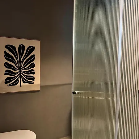 Almond Chambers ناوسا