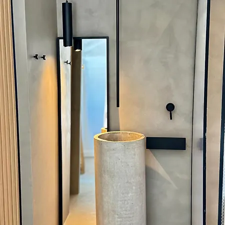 Almond Chambers شقة ناوسا