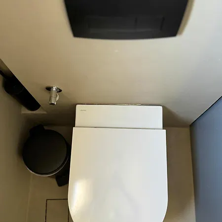 Almond Chambers ناوسا