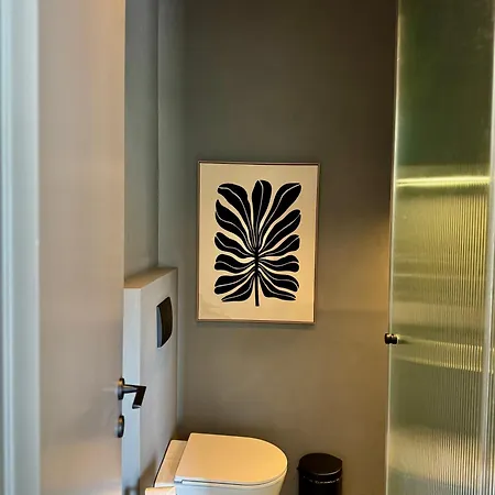 Almond Chambers ناوسا
